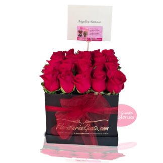 ARreglo floral de rosas en caja negra cuadrada