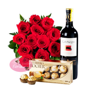 Ramo de rosas con chocolates y botella de vino