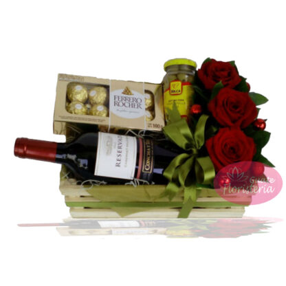 Arreglos de rosas, con botella de vino y chocolates