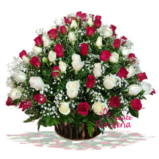 Arreglo de rosas rojas y blancas – Guate Floristerías