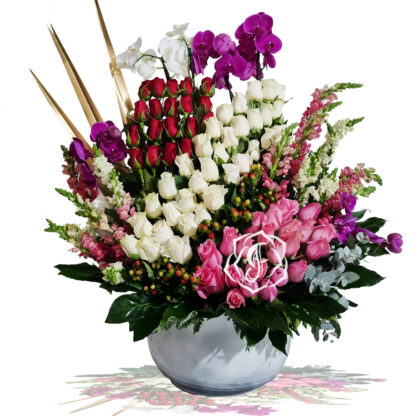 Arreglos florales grandes con orquideas y rosas